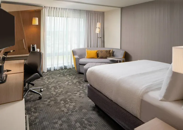 Courtyard By Marriott South Hotel