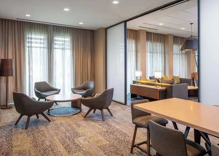 Courtyard By Marriott South Hotel Lafayette