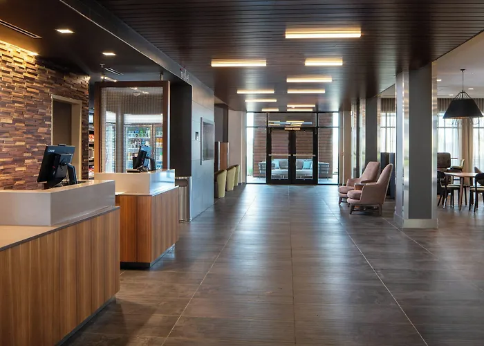 Courtyard By Marriott South Hotel